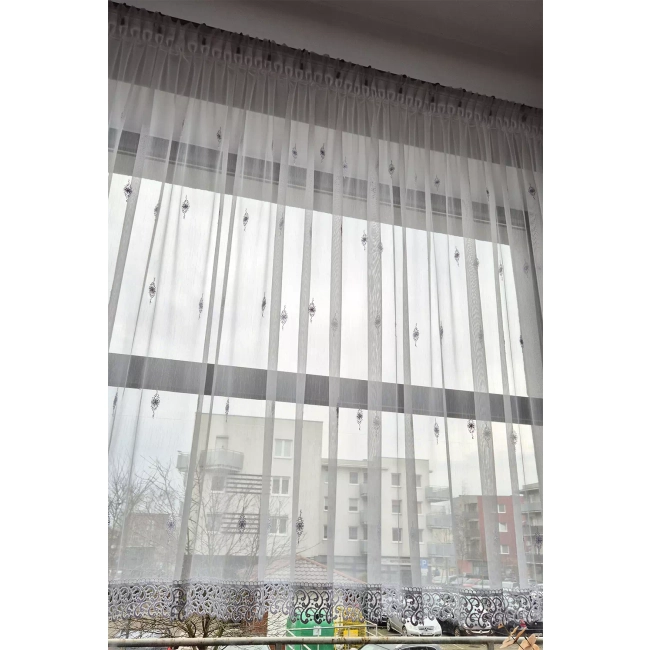 Firana gotowa 600x145 cm - krótka do parapetu z gipiurą - na karnisz 300cm